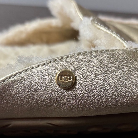 UGG Lane Metallic Gold Platinum Gold Sheepskin Lined Loafer Slipper Women Sz 8.5 - Picture 9 of 9